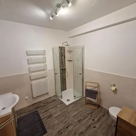 Zur Jaegerin - By Mynests