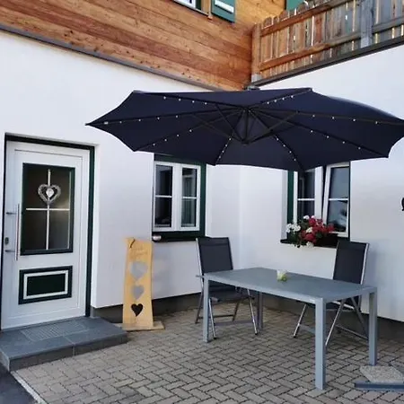 Zur Jaegerin - By Mynests