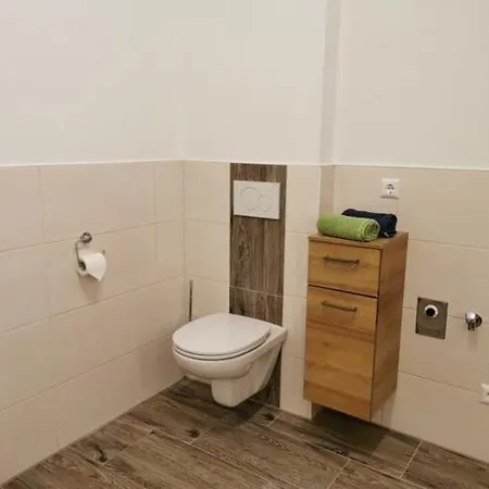 Zur Jaegerin - By Mynests *