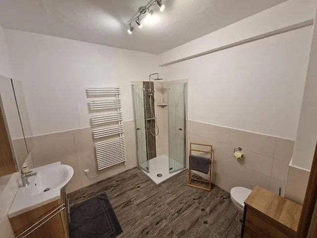 Zur Jaegerin - By Mynests