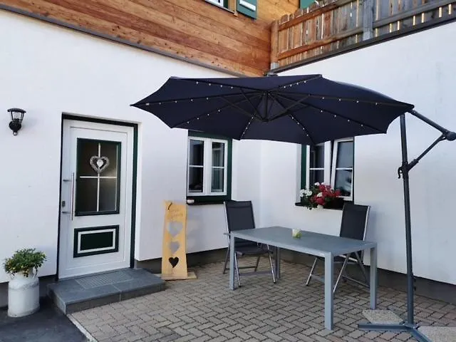 Zur Jaegerin - By Mynests